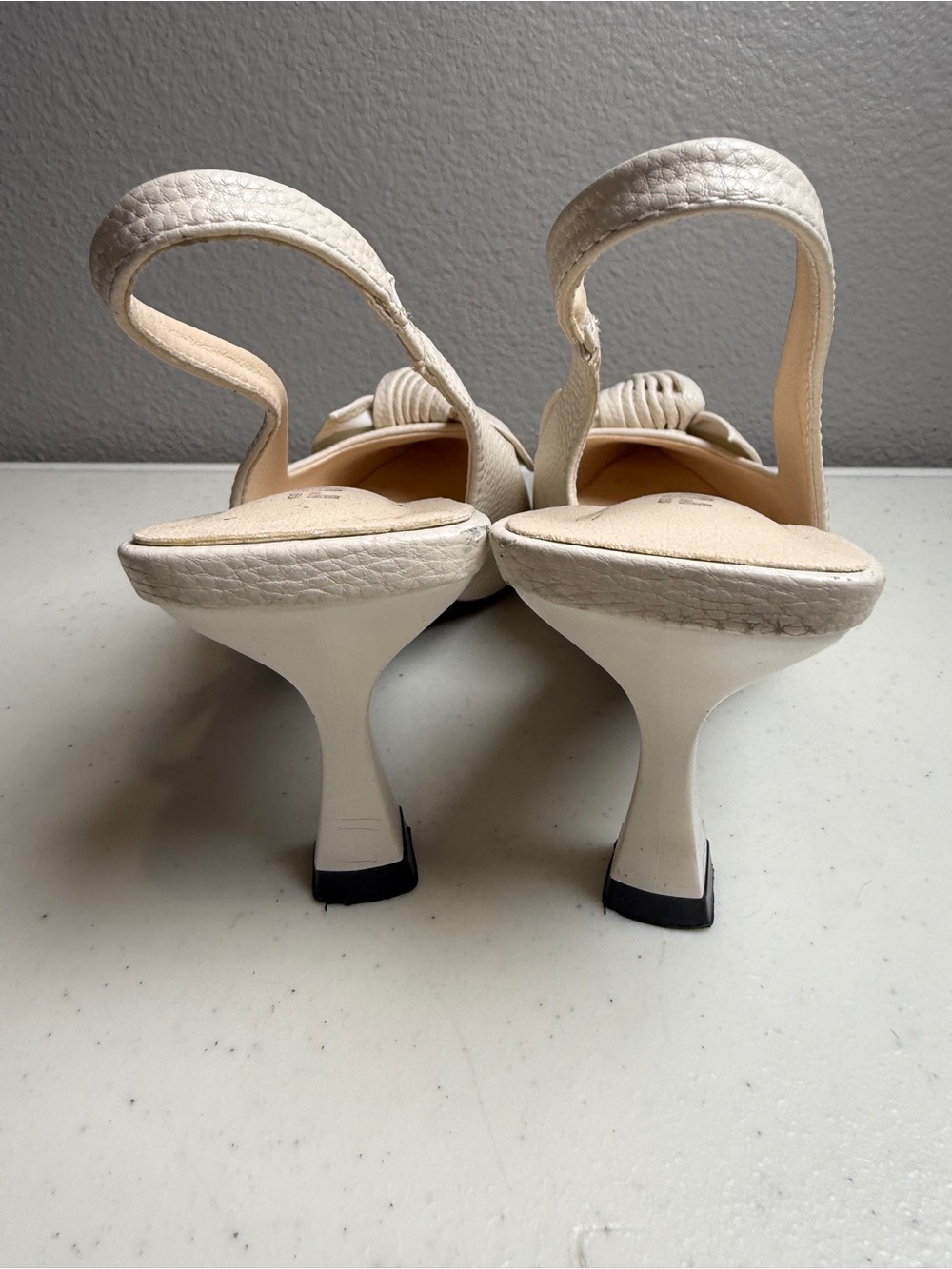 Ivory Slingback Heels Size 7.5 Pointed-Toe Bow Faux Leather Shoes - Picture 7 of 8